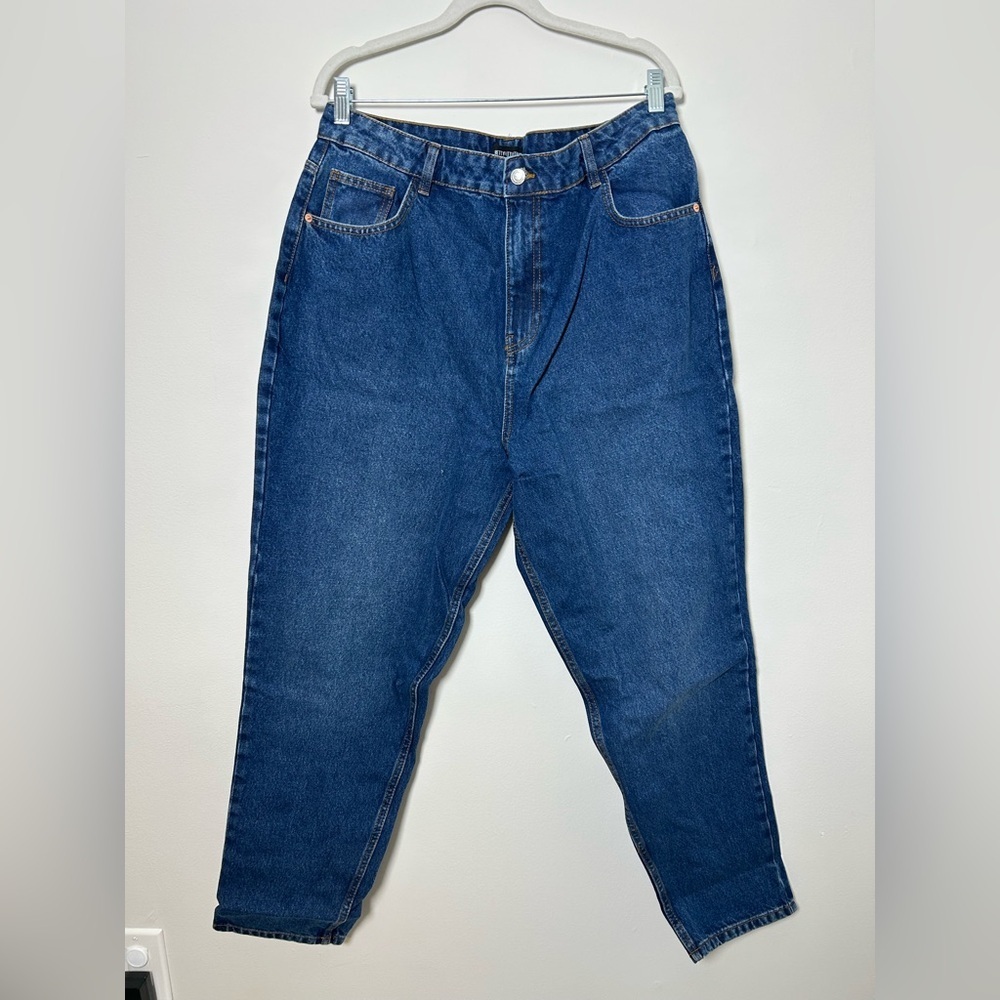 PrettyLittleThing Wash High Rise Mom Jeans